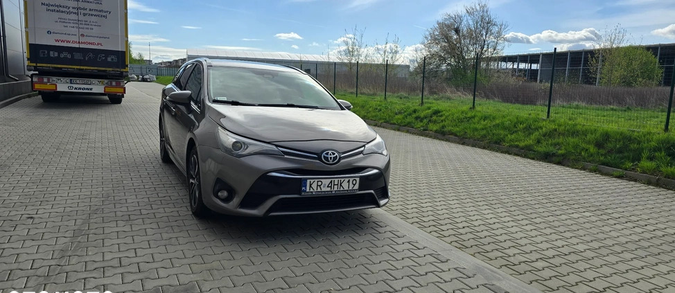 Toyota Avensis cena 40000 przebieg: 338800, rok produkcji 2018 z Kraków małe 67